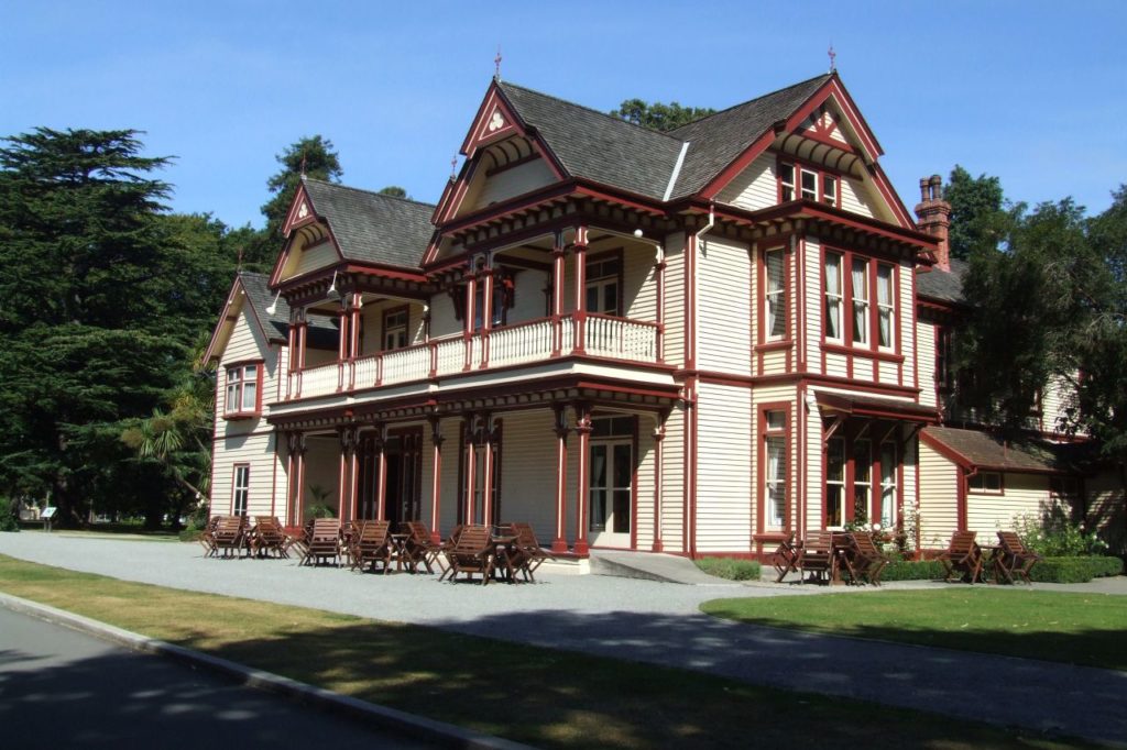 Riccarton House is a free walk in Christchurch | Best walk details here