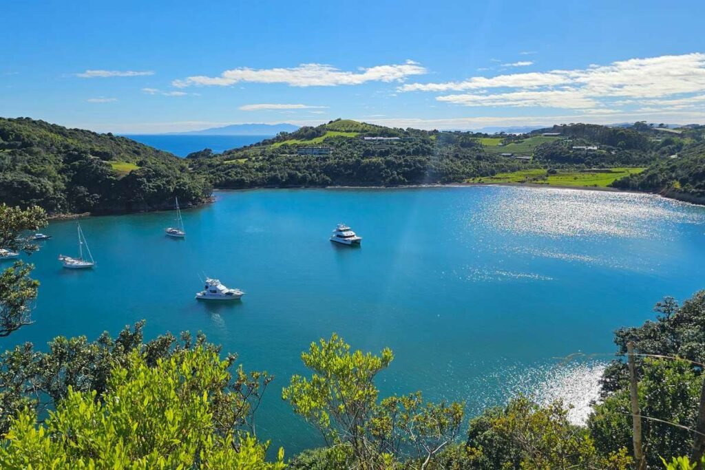 Views to Little Barrier and Great Barrier Islands from Matiatia Owhanake coastal track