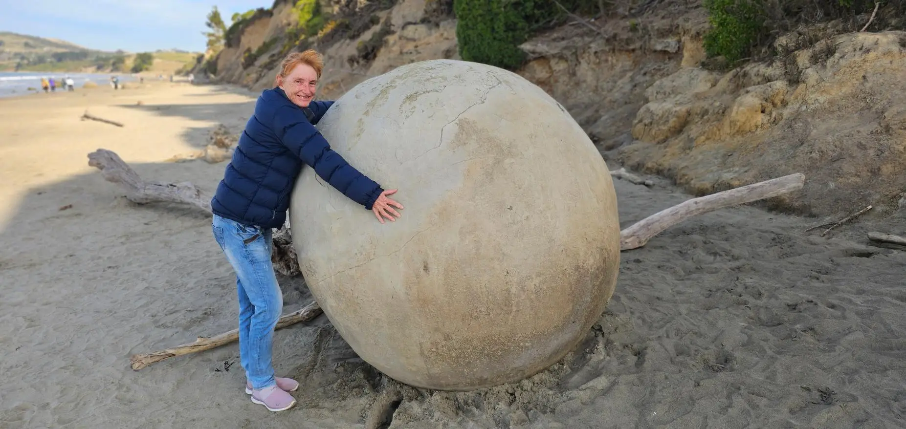 Sandra hugging a Moeraki Boulder, Koekohe Beach