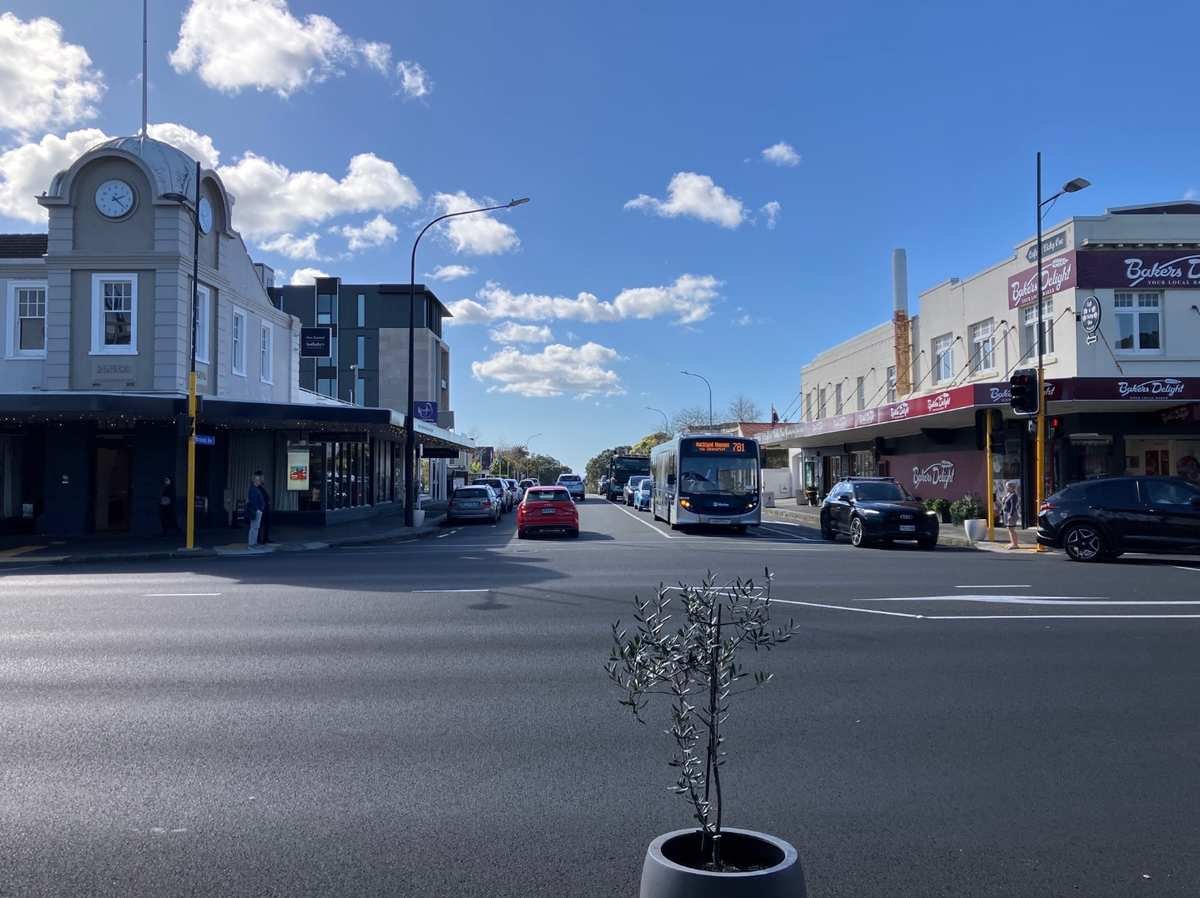 Remuera shops at the start of Victoria Avenue