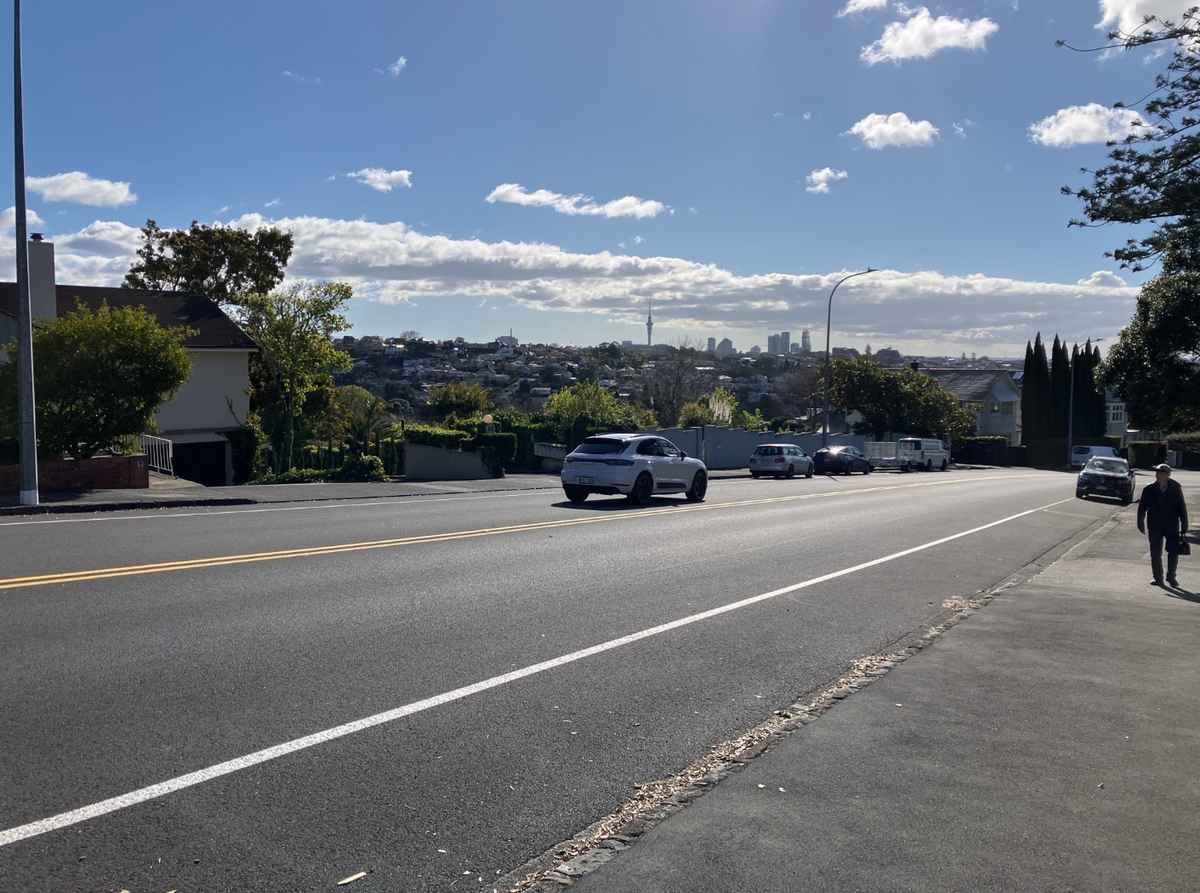 Glimpse of the harbour looking down Victoria Avenue