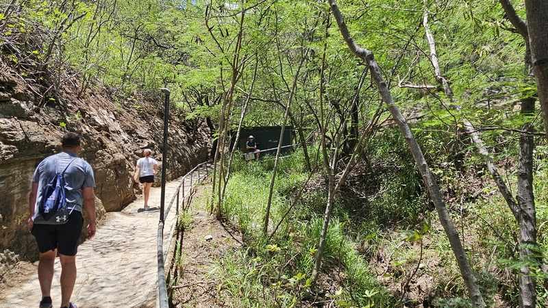 Visitor information centre at the start of the Diamond Head Summit Trail