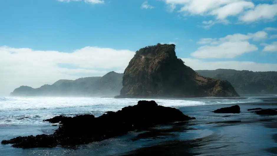 Piha Beach, Black Sand & Waterfalls Tour